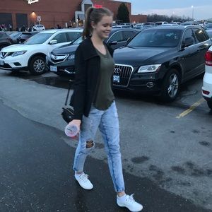 Meet your Posher, Adele